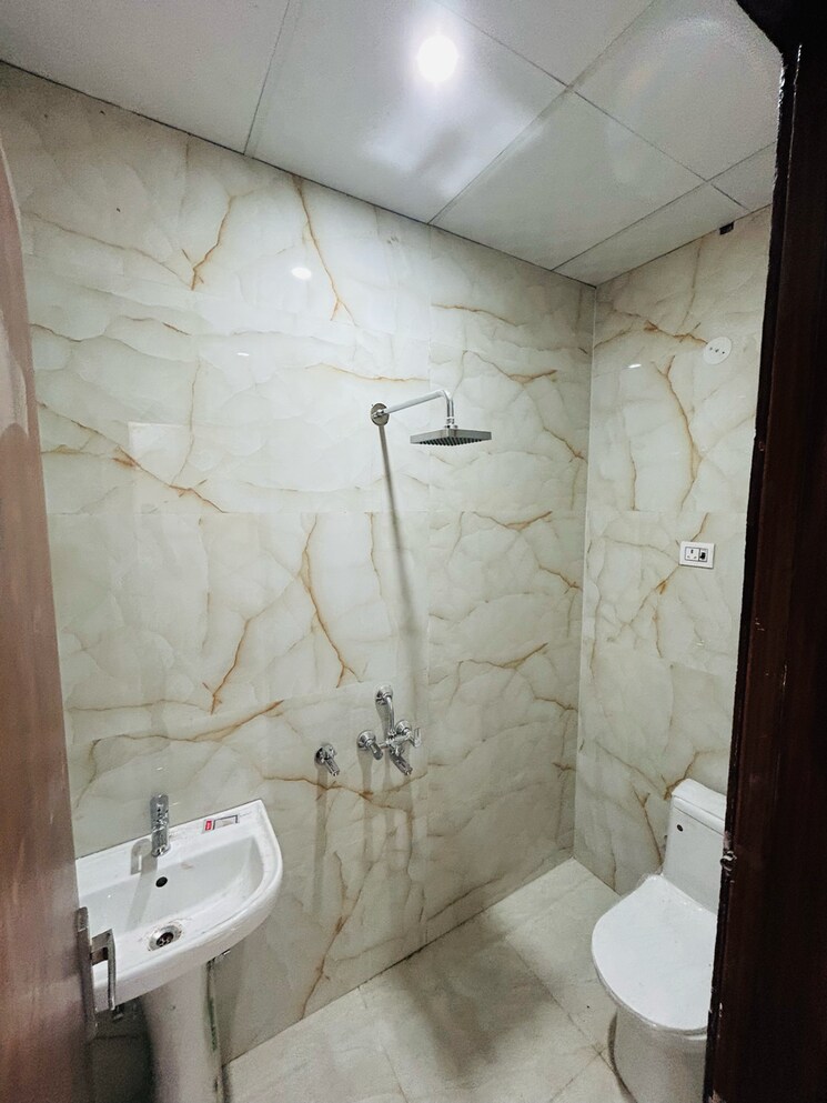 Bathroom, upsidc site c 2 Bedroom 1000 Sq.Ft. Builder Floor In Upsidc Site C Greater Noida 8628497