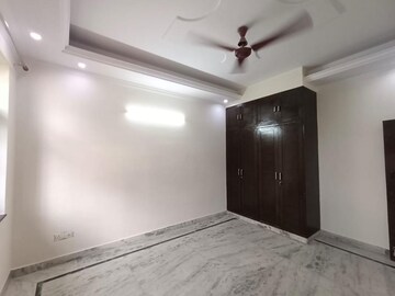 Room in 4 BHK Apartment at RWA Surya Vihar, Sector 21 – for Rent