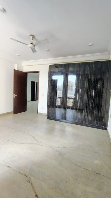Room in 3 BHK Builder Floor at Sushant Lok 3, Sector 57 – for Rent