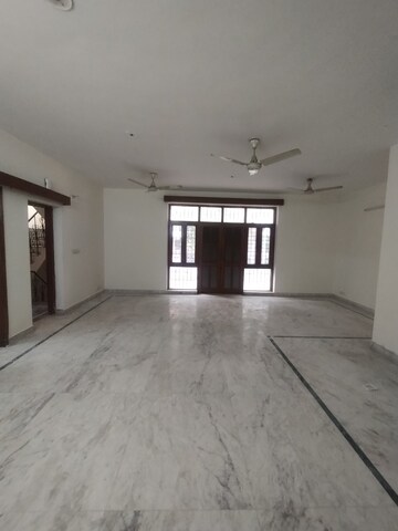 Staircase in 2 BHK Builder Floor at Ansal Sushant Lok I, Sector 43 – for Rent