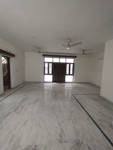 Staircase in 2 BHK Builder Floor at Ansal Sushant Lok I, Sector 43 – for Rent