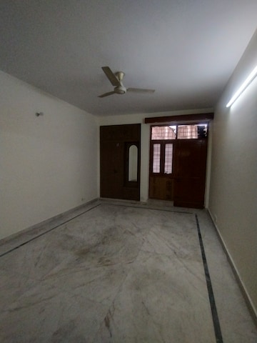 Room in 2 BHK Builder Floor at Ansal Sushant Lok I, Sector 43 – for Rent