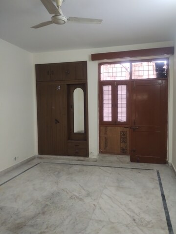 Furnished Amenities in 2 BHK Builder Floor at Ansal Sushant Lok I, Sector 43 – for Rent