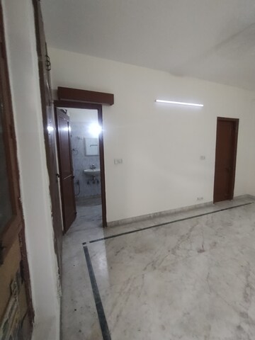 Furnished Amenities in 2 BHK Builder Floor at Ansal Sushant Lok I, Sector 43 – for Rent