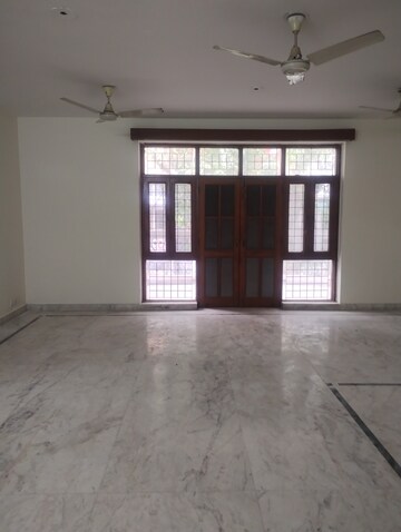 Room in 2 BHK Builder Floor at Ansal Sushant Lok I, Sector 43 – for Rent