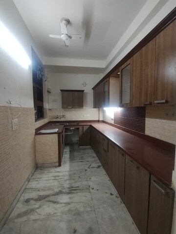 Kitchen in 2.5 BHK Builder Floor at Ansal Sushant Lok I, Sector 43 – for Rent