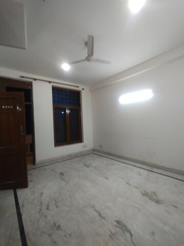 Bathroom in 2.5 BHK Builder Floor at Ansal Sushant Lok I, Sector 43 – for Rent