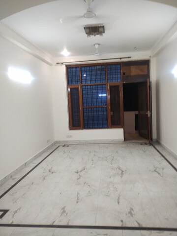 Room in 2.5 BHK Builder Floor at Ansal Sushant Lok I, Sector 43 – for Rent