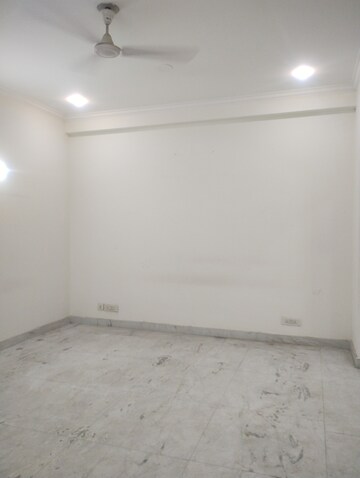 Building Lobby in 2.5 BHK Builder Floor at Ansal Sushant Lok I, Sector 43 – for Rent
