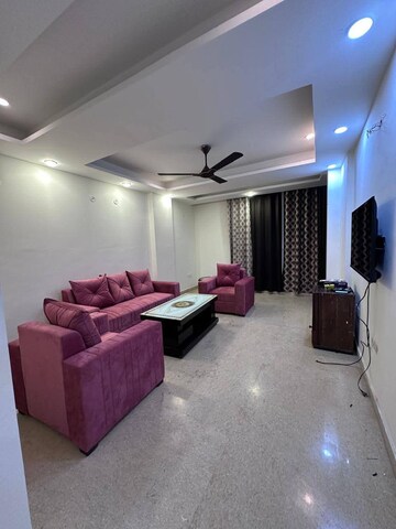 Living Room in 4 BHK Builder Floor at Sushant Vyapaar Kendra, Sector 43 – for Rent