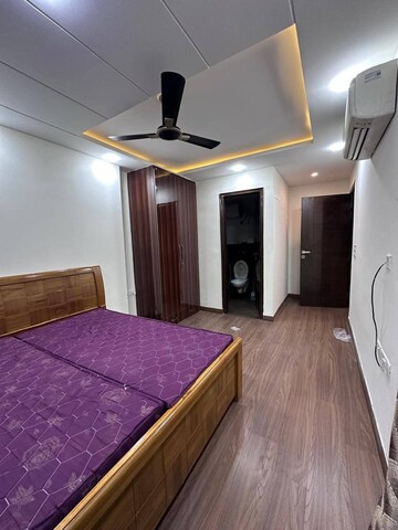 Bedroom in 4 BHK Builder Floor at Sushant Vyapaar Kendra, Sector 43 – for Rent