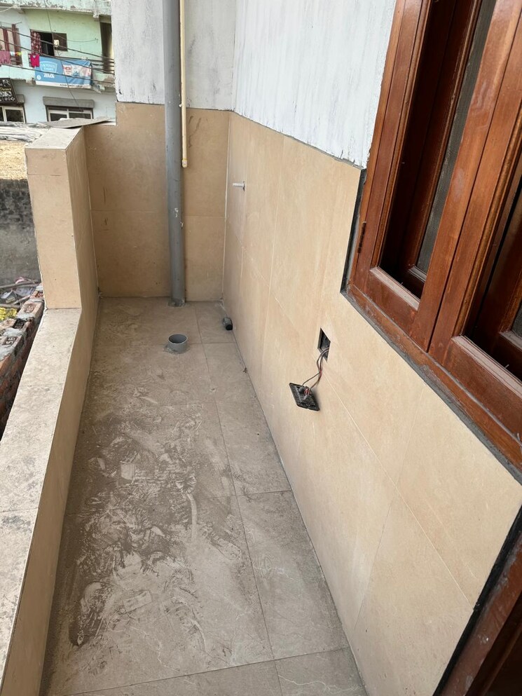 Balcony, sector 73 2 Bedroom 1050 Sq.Ft. Builder Floor In Sector 73 Noida 8628863