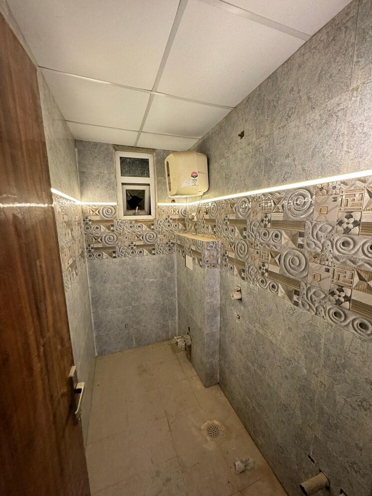 Bathroom, sector 70 1 Bedroom 650 Sq.Ft. Builder Floor In Sector 70 Noida 8628933