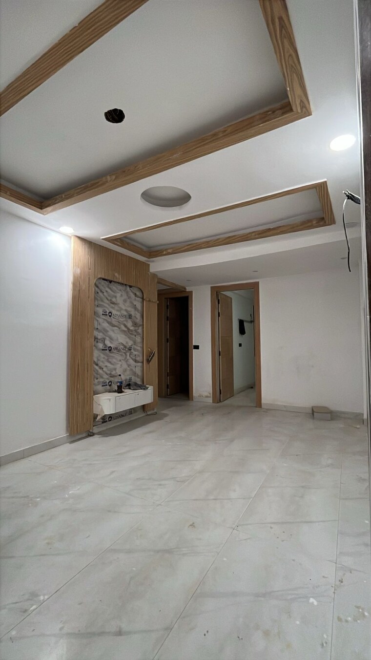 Room, sector 73 3 Bedroom 1550 Sq.Ft. Builder Floor In Sector 73 Noida 8628984