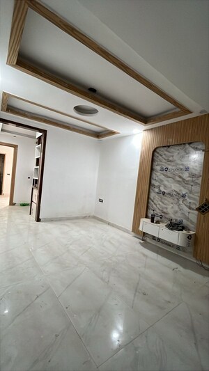 Room in 3 BHK Builder Floor at Sector 73 – for Sale