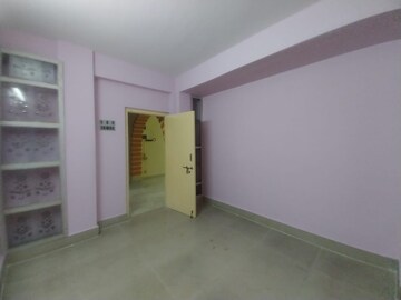 Room in 4 BHK Apartment at Salcon The Verandas, Sector 54 – for Rent