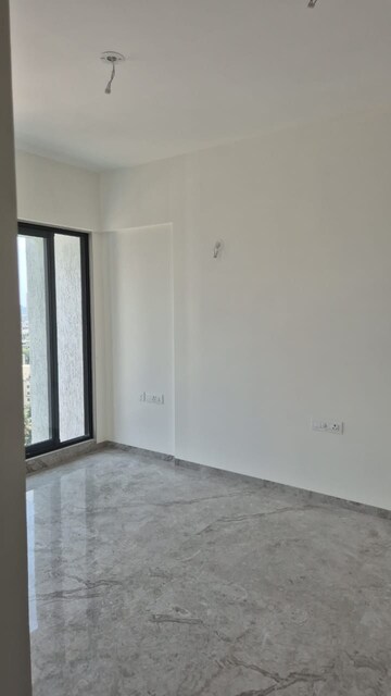 Room in 2 BHK Apartment at Viceroy Savana, Kandivali East – for Rent