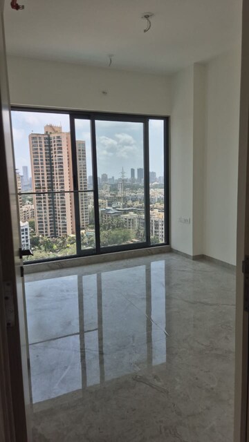 Room in 2 BHK Apartment at Viceroy Savana, Kandivali East – for Rent
