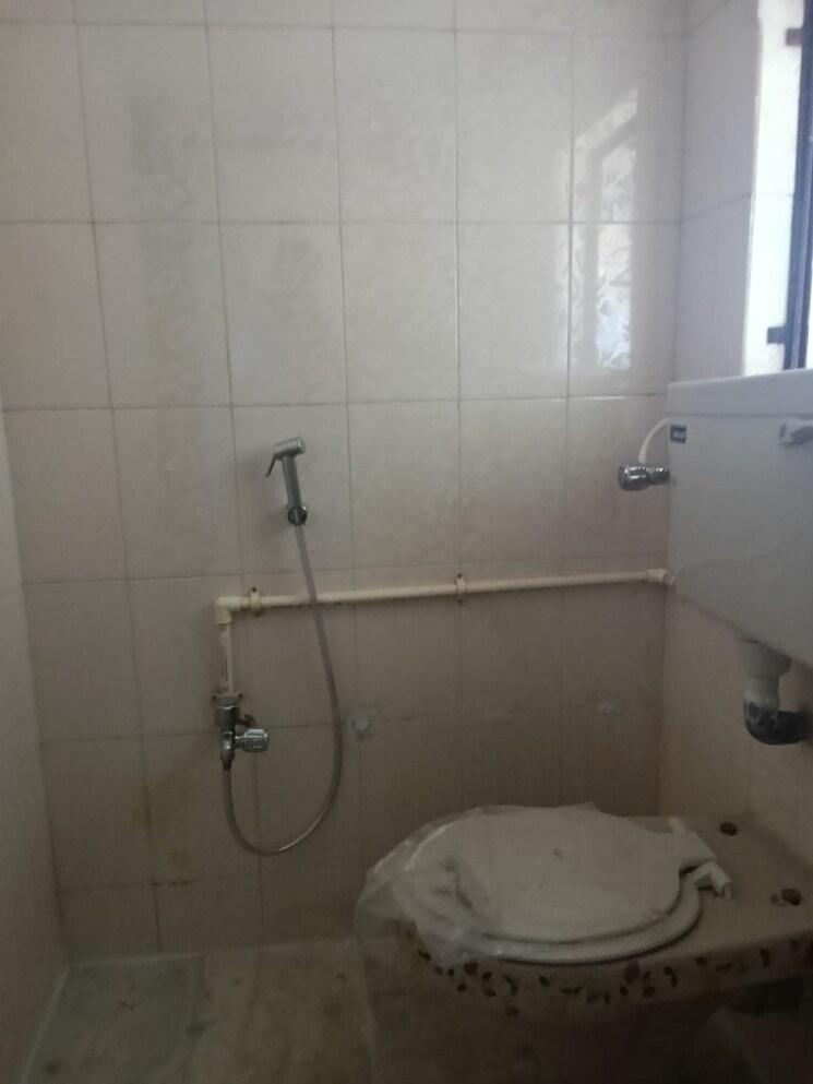 Bathroom, charkop sector 3 3 Bedroom 900 Sq.Ft. Apartment In Charkop Sector 3 Mumbai 8629320