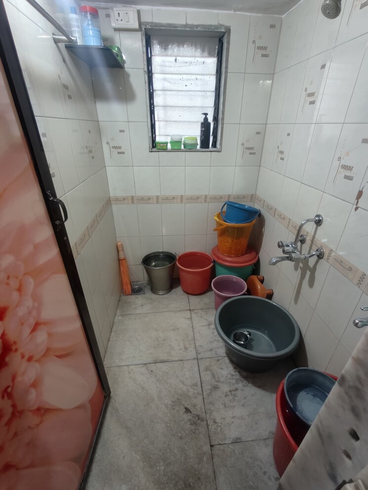 Bathroom, nagesh-tower 1 Bedroom 650 Sq.Ft. Apartment In Vishnu Nagar Thane 8629332