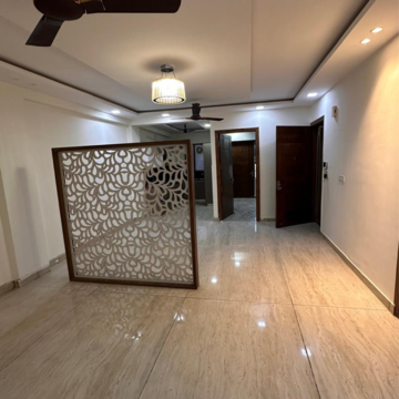 Room in 4 BHK Builder Floor at Green Fields Colony – for Rent