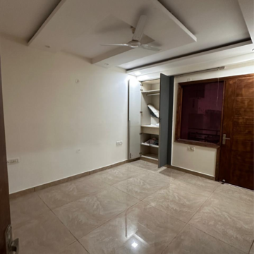 Room in 4 BHK Builder Floor at Green Fields Colony – for Rent