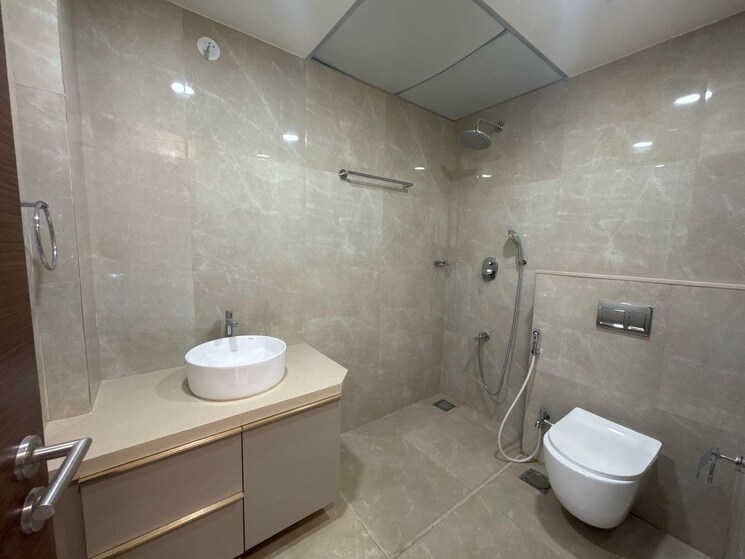 Bathroom, kohinoor-square-altissimo 4 Bedroom 2000 Sq.Ft. Apartment In Dadar West Mumbai 8629336