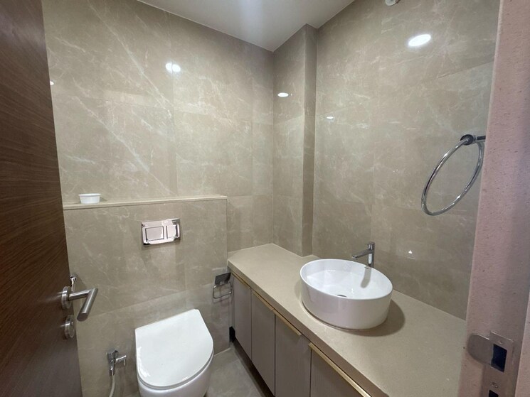 Bathroom, kohinoor-square-altissimo 4 Bedroom 2000 Sq.Ft. Apartment In Dadar West Mumbai 8629336