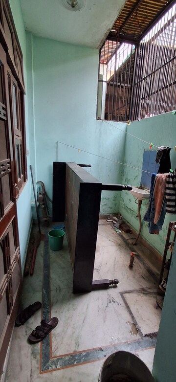 Room in 2 BHK Builder Floor at Delta I Greater Noida – for Rent