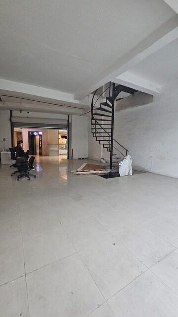  Showroom For Rent in Express Zone, Malad East