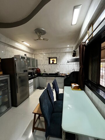 Team Area in 2 BHK Apartment at Sanpada – for Rent