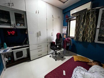 Team Area in 2 BHK Apartment at Sanpada – for Rent