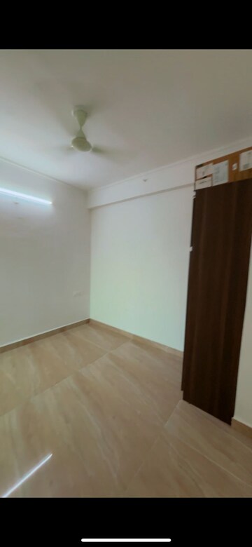 Room in 2 BHK Apartment at Migsun Vilaasa, Eta Ii Greater Noida – for Rent