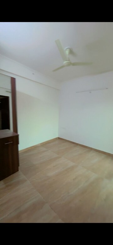 Room in 2 BHK Apartment at Migsun Vilaasa, Eta Ii Greater Noida – for Rent