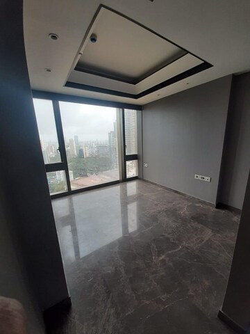 Room in 4 BHK Apartment at Lodha Trump Tower, Worli – for Rent