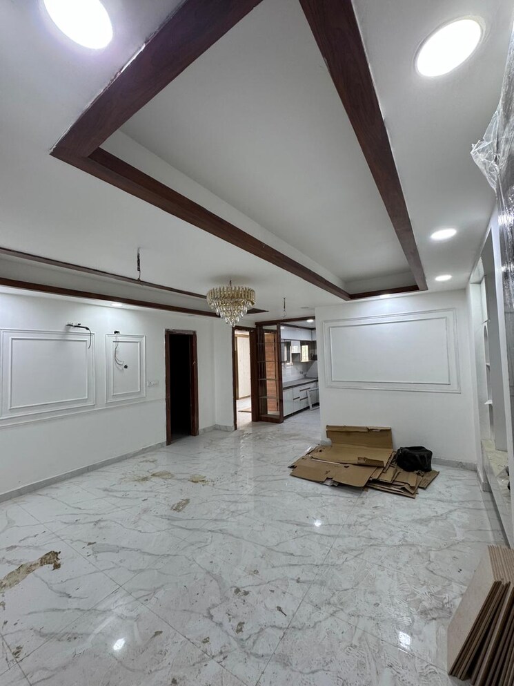 Room, sector 73 2 Bedroom 1050 Sq.Ft. Builder Floor In Sector 73 Noida 8629442