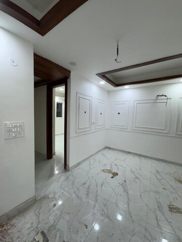 Room in 2 BHK Builder Floor at Sector 73 – for Sale