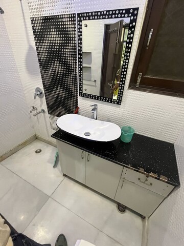 Master Bedroom in 2 BHK Builder Floor at Old Rajinder Nagar – for Rent