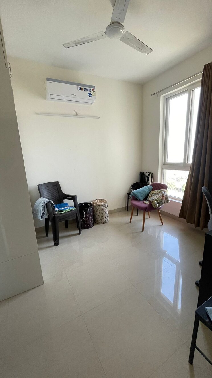 Living Room, emaar-emerald-estate 2 Bedroom 1020 Sq.Ft. Apartment In Sector 65 Gurgaon 8629505