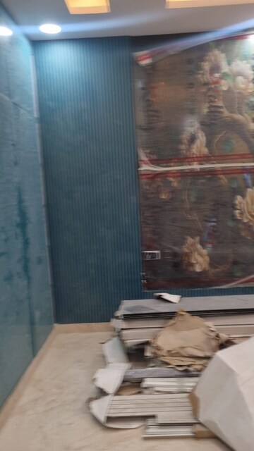 Room in 3 BHK Builder Floor at Faridabad Central – for Sale