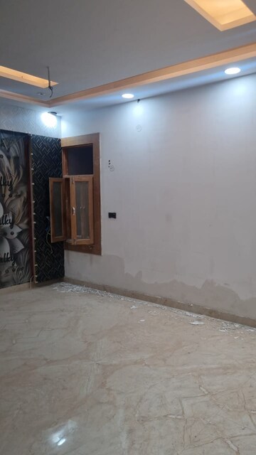 Room in 3 BHK Builder Floor at Faridabad Central – for Sale