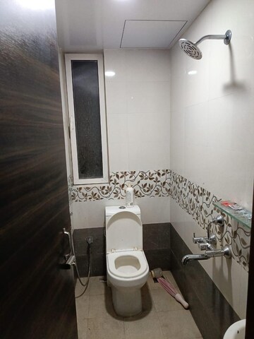Team Area in 3 BHK Apartment at Indiabulls Blu, Worli – for Rent