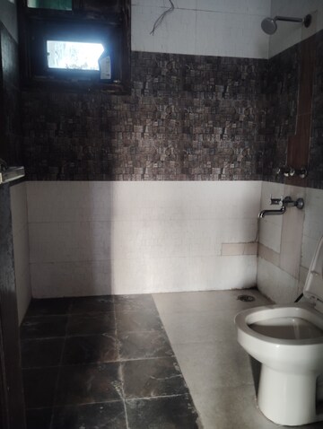 Bathroom in 1.5 BHK Independent House at Sector 46 – for Rent