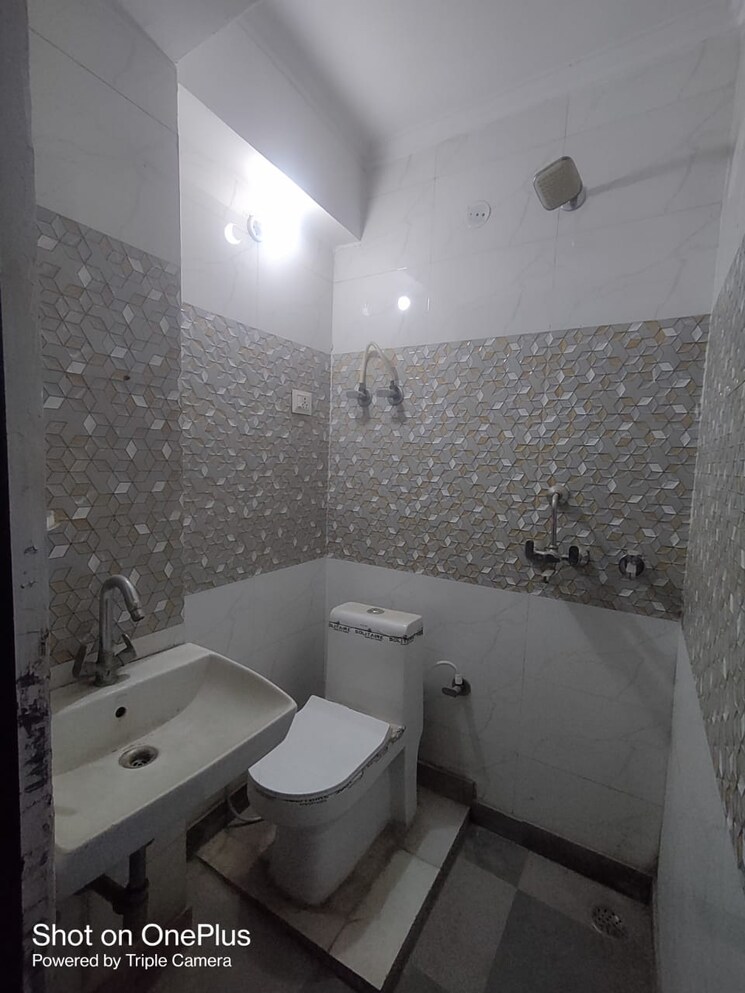 Bathroom, dwarka mor 1 Bedroom 360 Sq.Ft. Builder Floor In Dwarka Mor Delhi 8629575