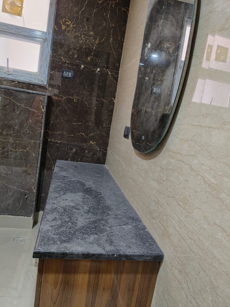  Parking, geetanjali enclave 3 Bedroom 345 Sq.Yd. Builder Floor In Geetanjali Enclave Delhi 8629579