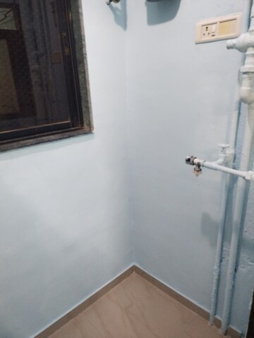 Room in 2 BHK Apartment at Kurla East – for Rent