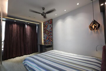Bedroom in 4 BHK Apartment at Andheri West – for Rent