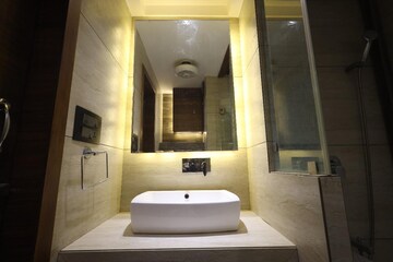 Bathroom in 4 BHK Apartment at Andheri West – for Rent