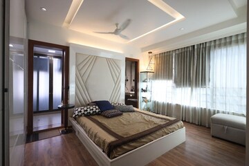 Bedroom in 4 BHK Apartment at Andheri West – for Rent
