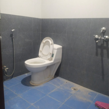 Bathroom in 1 BHK Builder Floor at Saket – for Rent